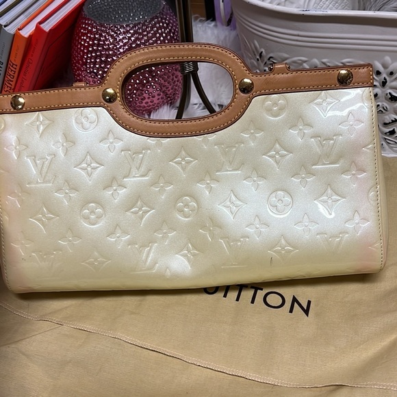 Authentic LOUIS VUITTON DUNE MONOGRAM VERNIS ROXBURY - Picture 5 of 16